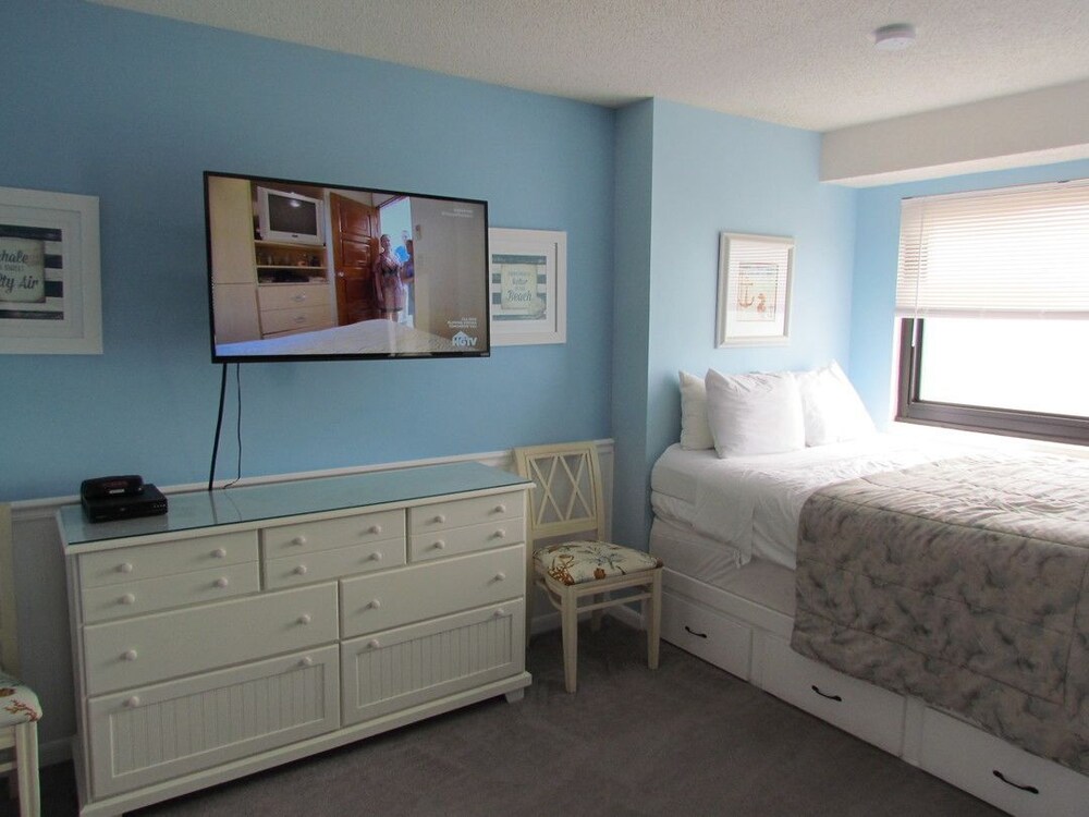 Deluxe Studio, 1 Queen Bed with Sofa bed, Ocean View, Tower - Guestroom