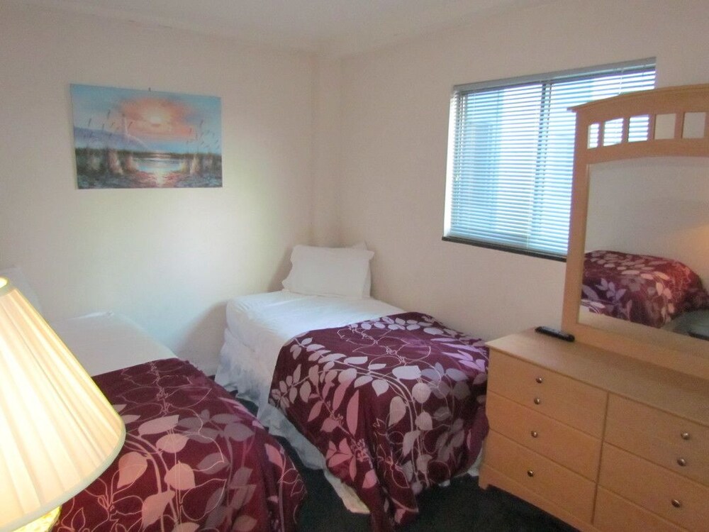 Deluxe Condo, 2 Bedrooms, Kitchen, Park View (Bedding May Vary) - Guestroom