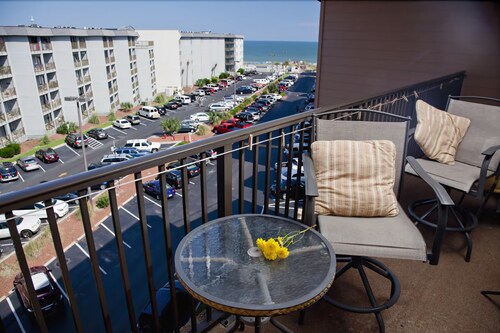 Deluxe Condo, 1 Bedroom, Kitchen, Partial Ocean View