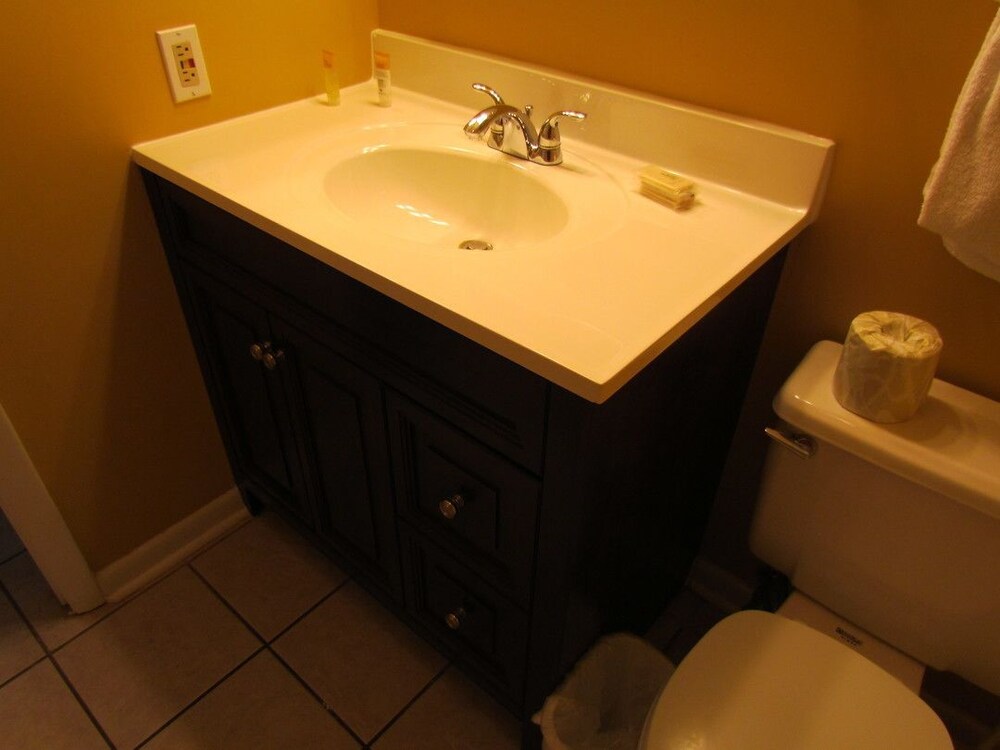 Deluxe Condo, 2 Bedrooms, Kitchen, Ocean View - Bathroom