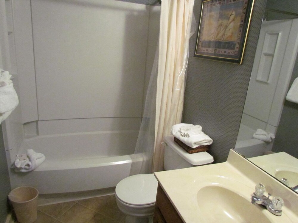 Deluxe Condo, 2 Bedrooms, Kitchen, Park View (Bedding May Vary) - Bathroom