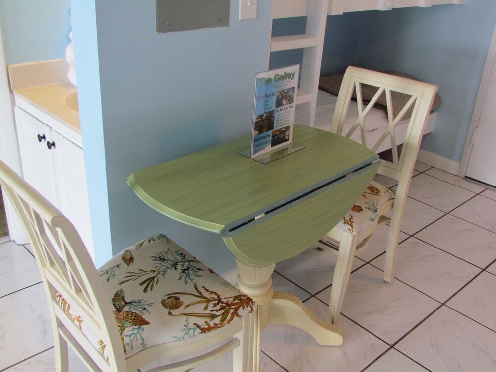 Deluxe Studio, 1 Queen Bed with Sofa bed, Ocean View, Tower - In-Room Dining