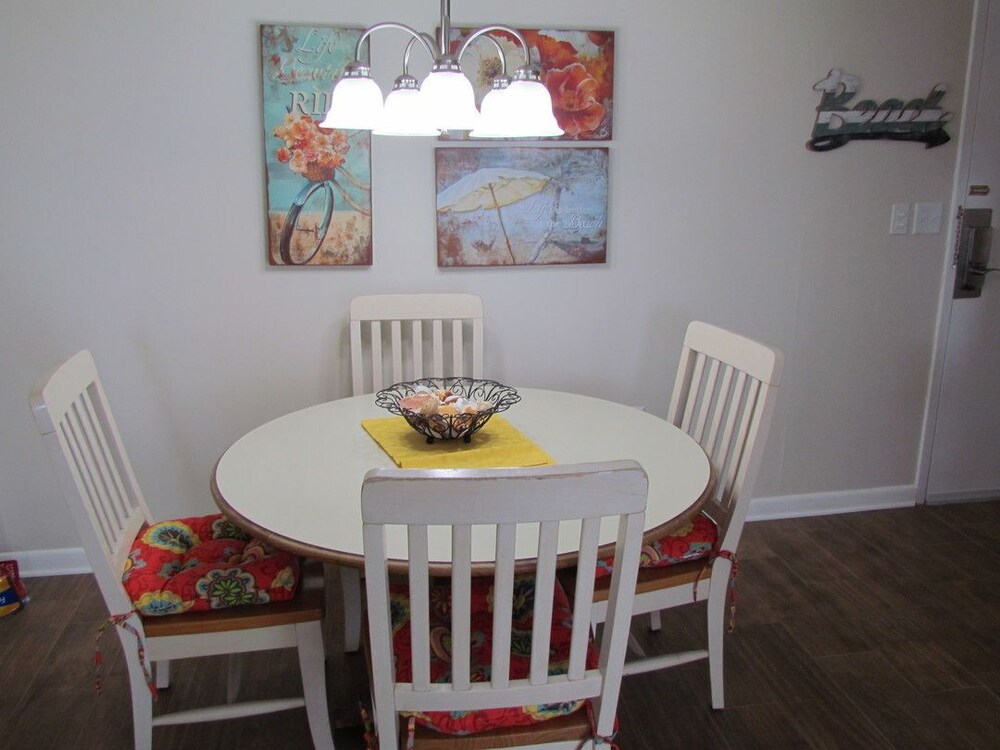Deluxe Condo, 2 Bedrooms, Kitchen, Ocean View - In-Room Dining
