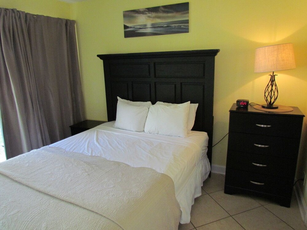 Deluxe Condo, 2 Bedrooms, Kitchen, Park View (Bedding May Vary) - Guestroom