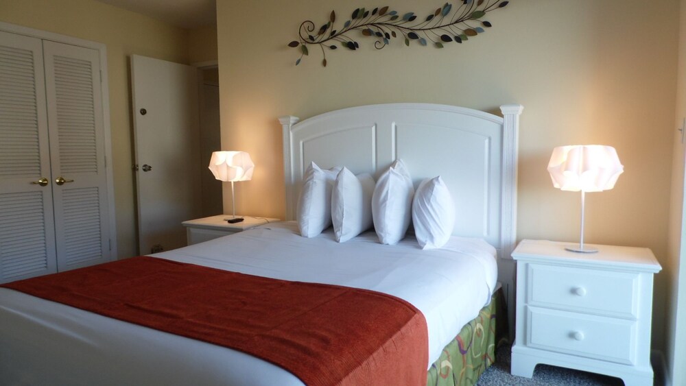 Deluxe Condo, 2 Bedrooms, Kitchen, Ocean View - Guestroom