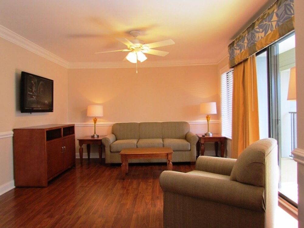 Deluxe Condo, 2 Bedrooms, Kitchen, Ocean View - Living Area