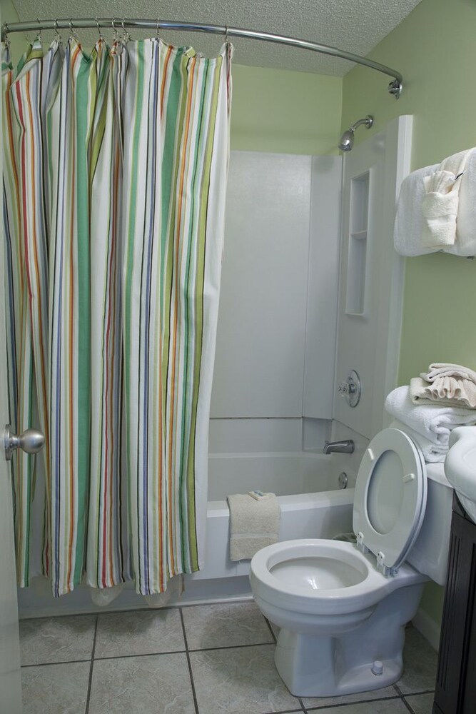 Deluxe Condo, 2 Bedrooms, Kitchen, Ocean View - Bathroom