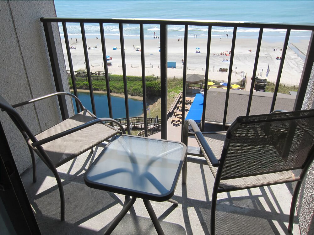 Deluxe Studio, 1 Queen Bed with Sofa bed, Ocean View, Tower - Balcony View