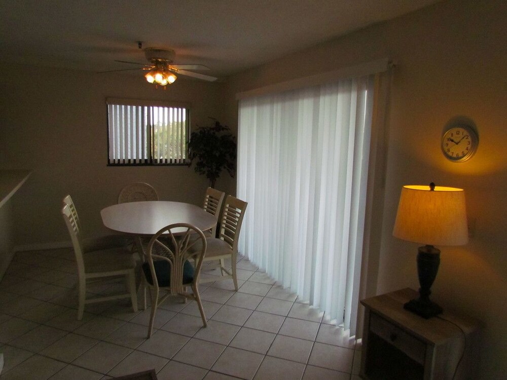 Deluxe Condo, 2 Bedrooms, Kitchen, Park View (Bedding May Vary) - In-Room Dining