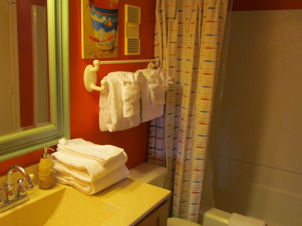 Deluxe Condo, 1 Bedroom, Kitchen, Park View - Bathroom
