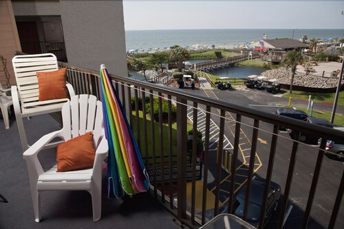 Deluxe Condo, 2 Bedrooms, Kitchen, Ocean View - Balcony View