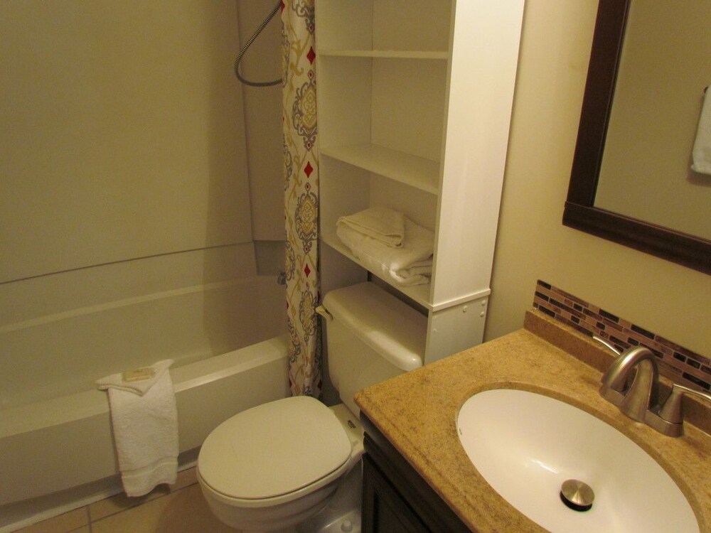 Deluxe Condo, 2 Bedrooms, Kitchen, Ocean View - Bathroom
