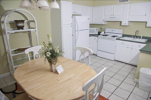 Deluxe Condo, 2 Bedrooms, Balcony, Partial Ocean View - In-Room Kitchen