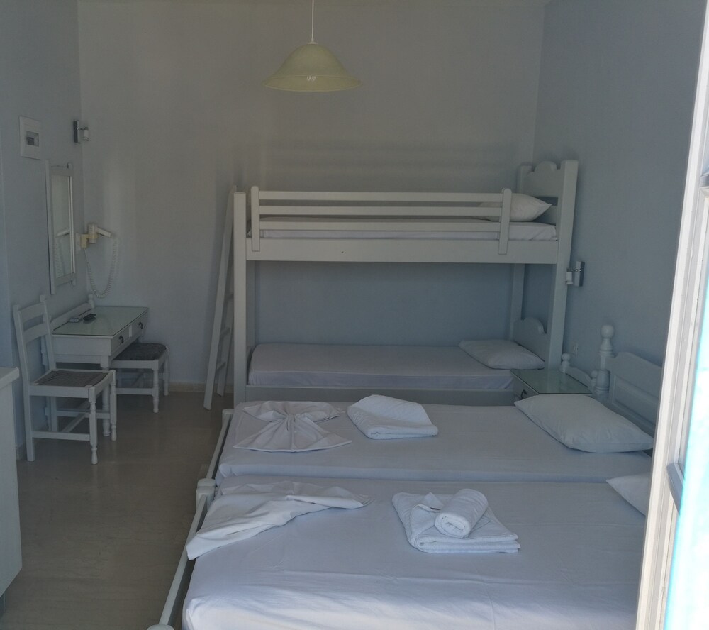 Standard Quadruple Room - Guestroom