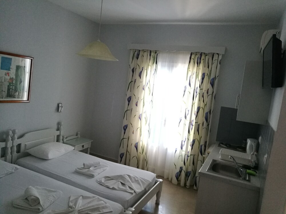 Standard Quadruple Room - Guestroom