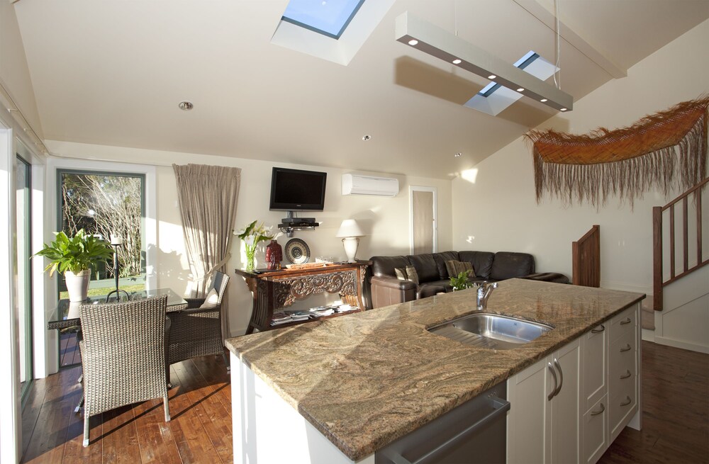 Whenua Luxury Apartment - In-Room Kitchen