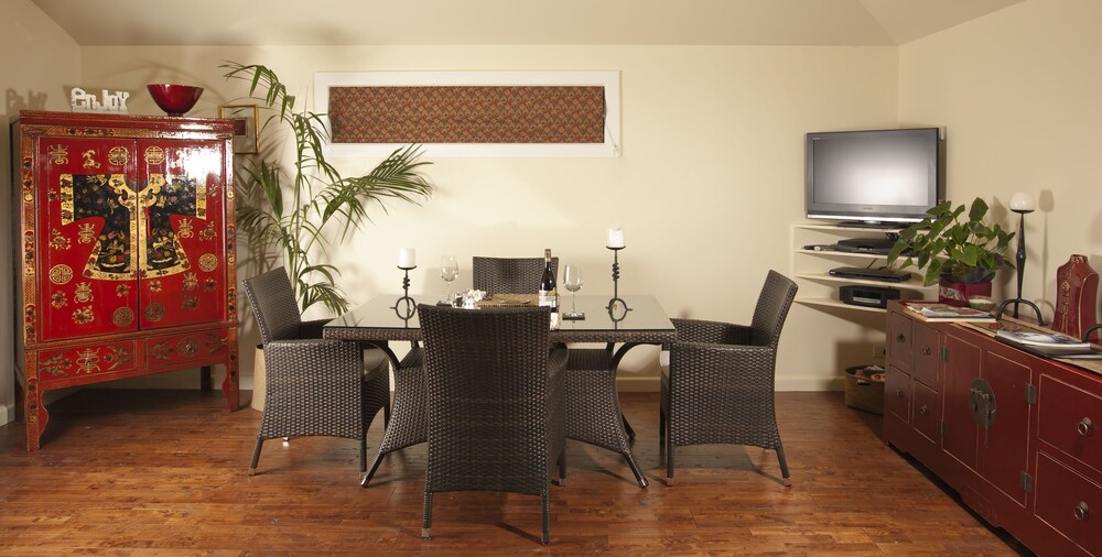 Ahi Luxury Apartment - In-Room Dining