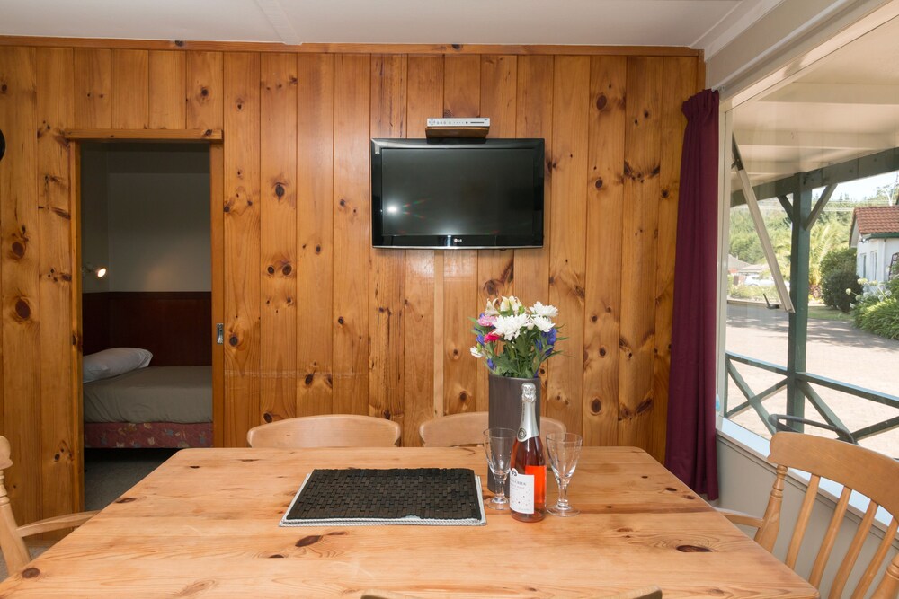 3 Bedroom Family Unit - In-Room Dining
