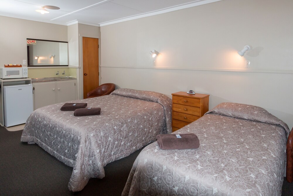 Studio Unit #2 - Guestroom