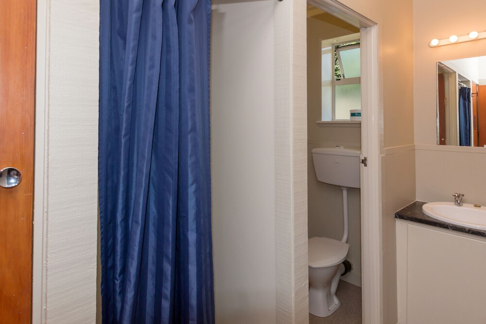 Super Family Unit - Bathroom Shower