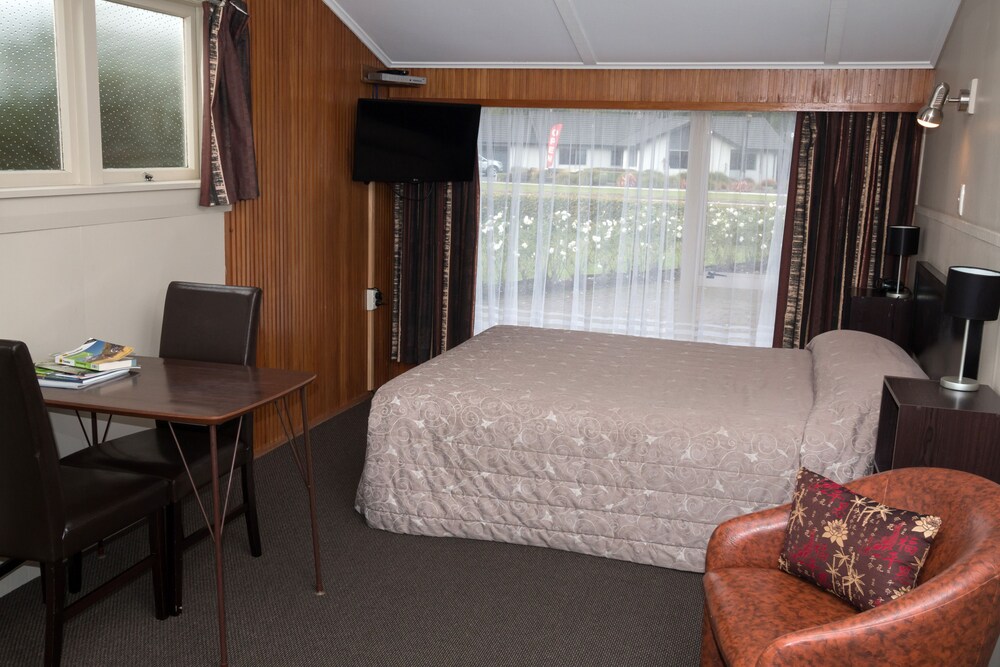 Queen Studio - Guestroom