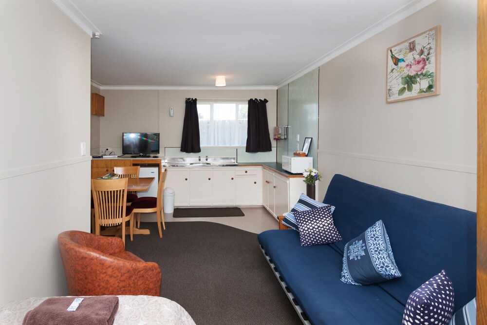 Super Family Unit - Living Area