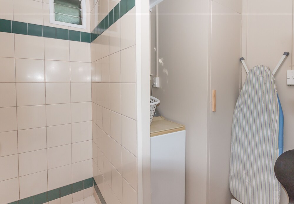 Cottages in the Gardens - Bathroom Shower