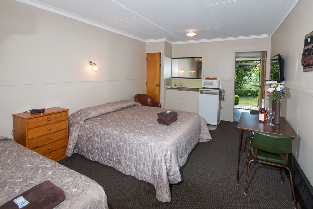 Studio Unit #1 - Guestroom