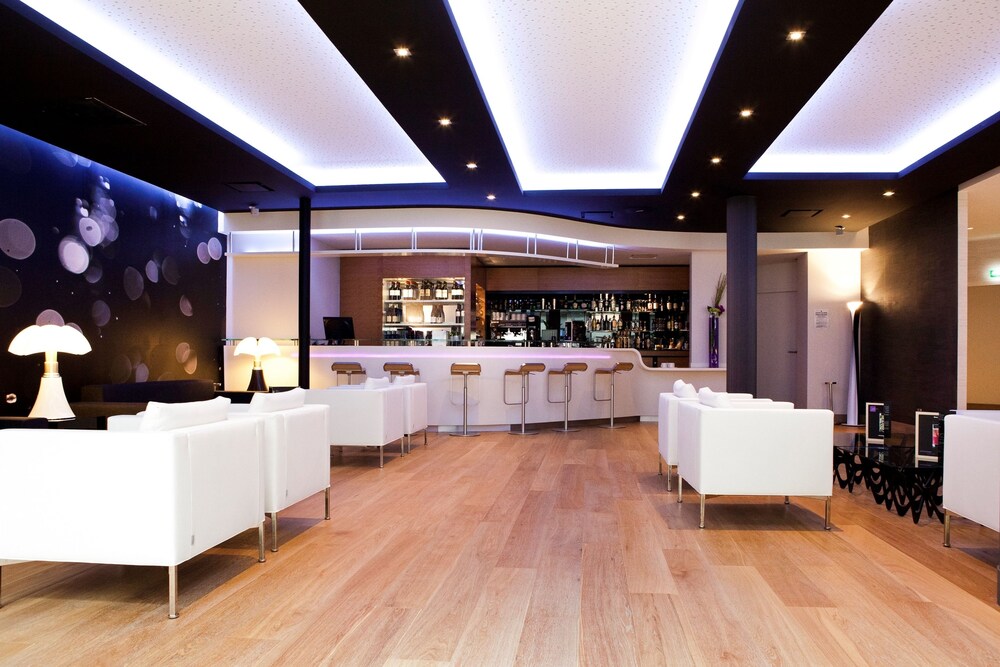 Hotel Bar