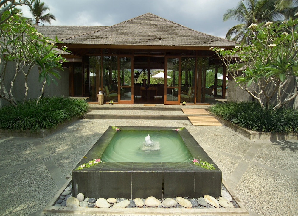 Poolside Bar