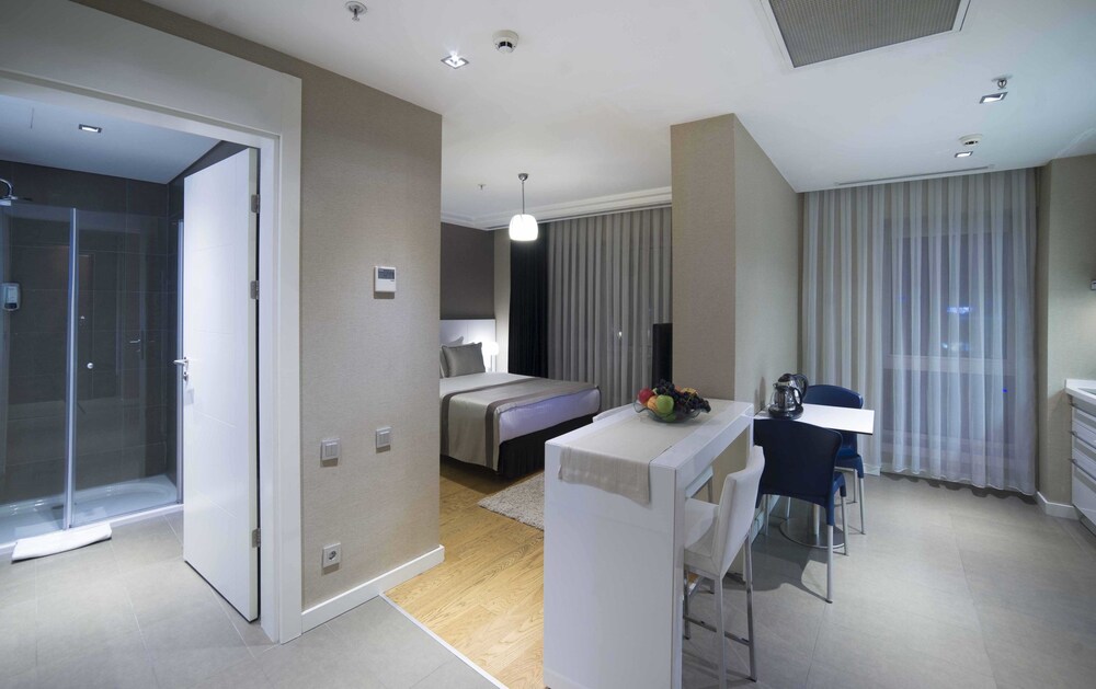 Business Suite, 1 Double Bed - Guestroom