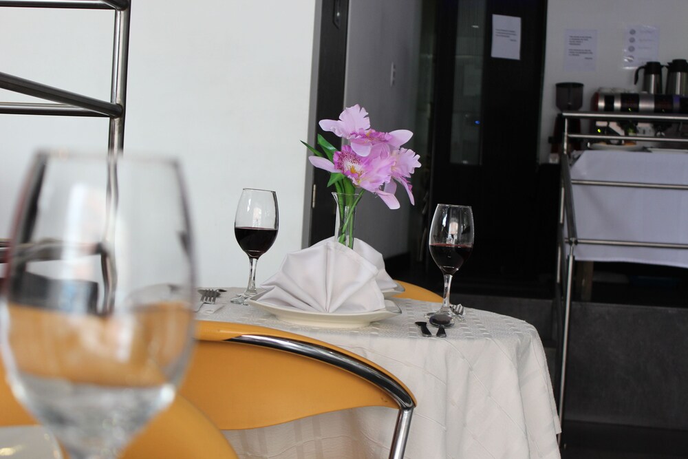Couples Dining