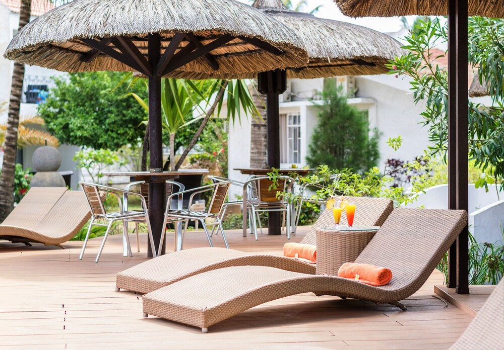 Poolside Bar