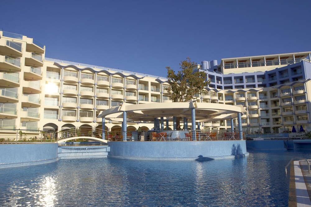 Poolside Bar