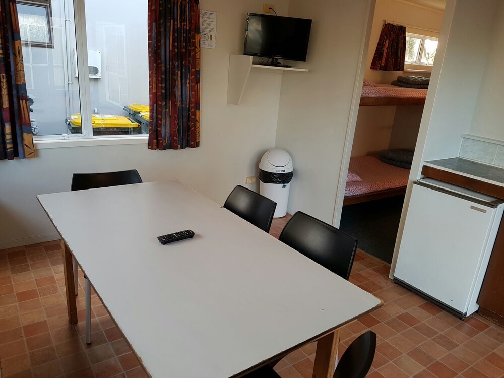 Tourist Cabin (Unserviced) - In-Room Dining