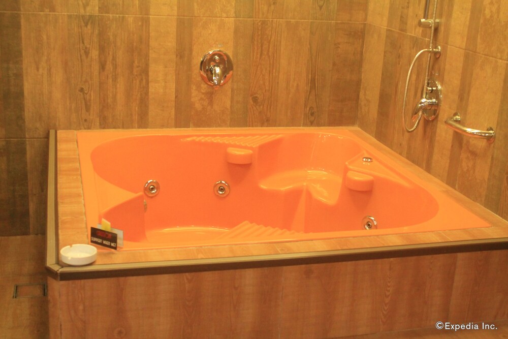 Jetted Tub