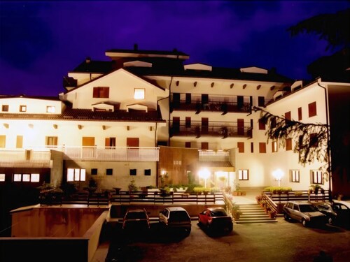 Facciata hotel (sera/notte)