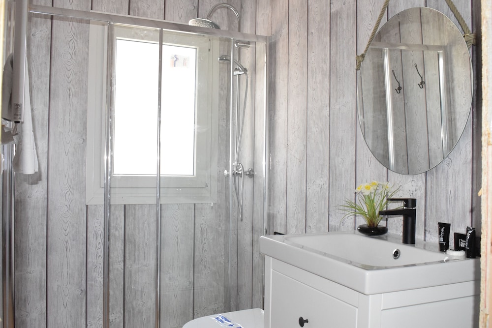 Deluxe Bungalow, 2 Bedrooms, Terrace - Bathroom