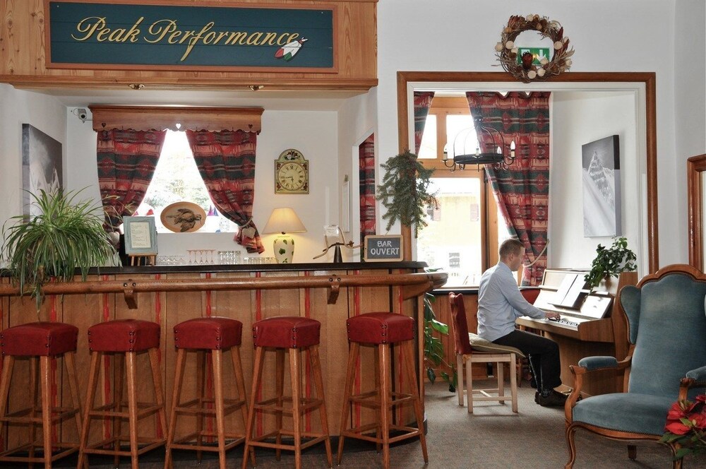 Hotel Bar