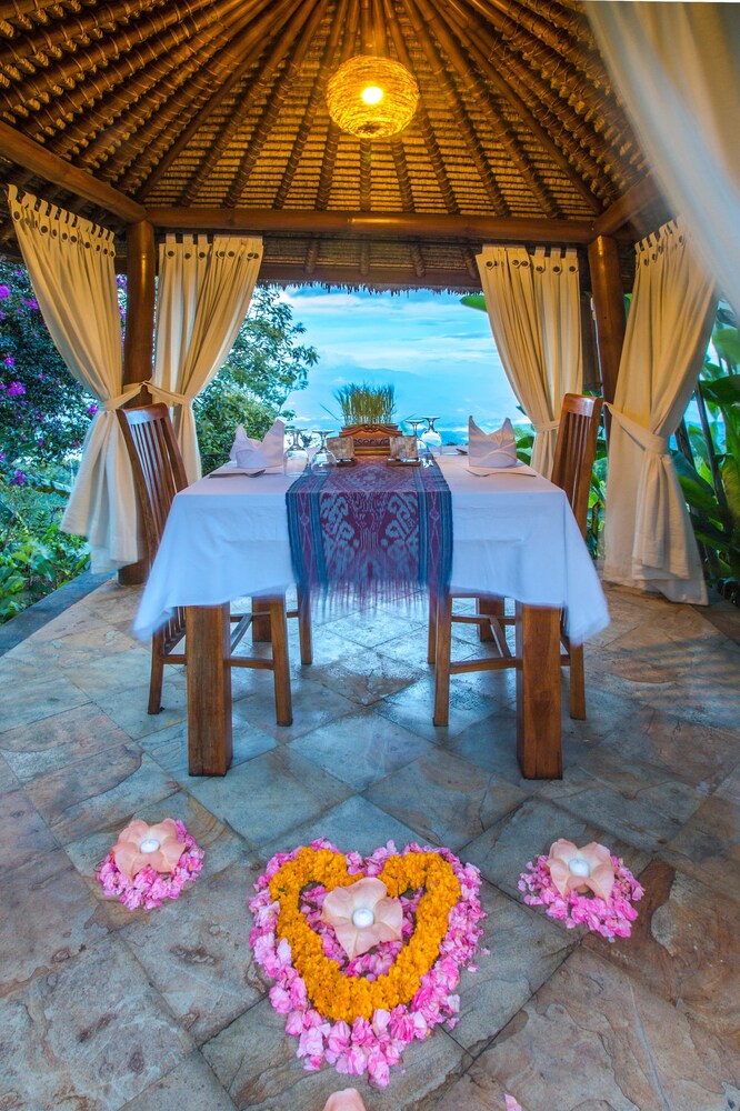 Couples Dining
