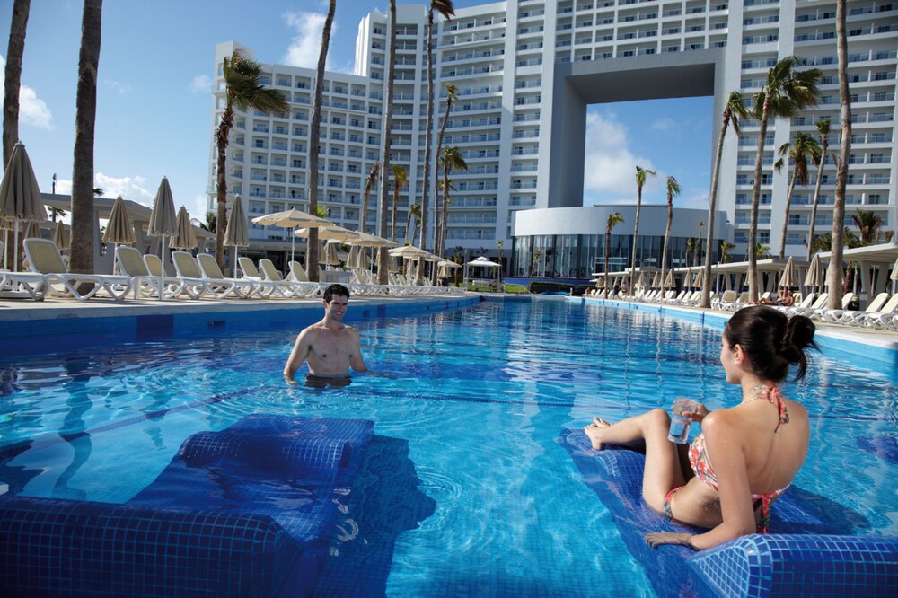 Pool, Riu Palace Peninsula All Inclusive