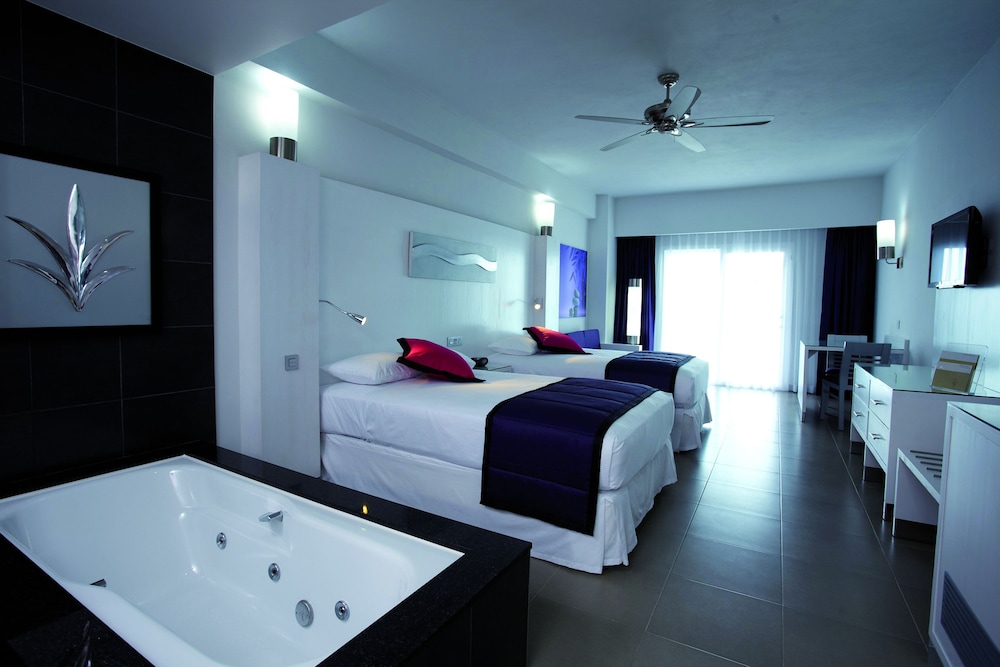 Room, Riu Palace Peninsula All Inclusive