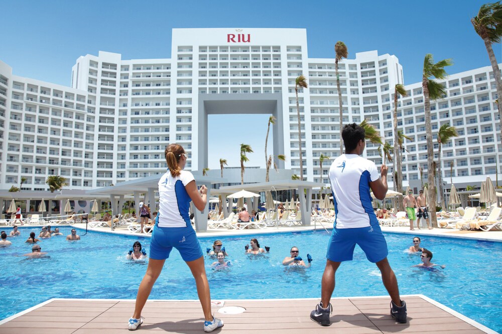 Pool, Riu Palace Peninsula All Inclusive