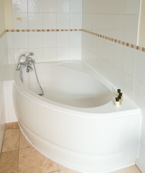 Deep Soaking Bathtub