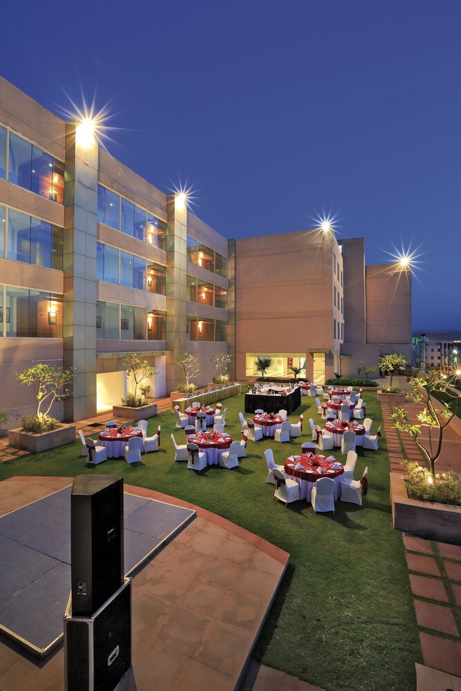 Outdoor Banquet Area