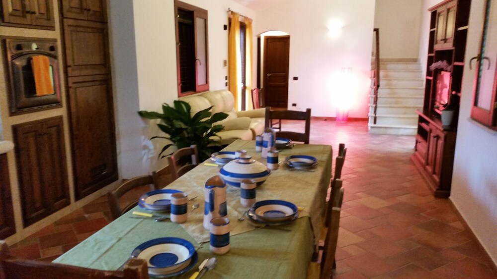 Two bedroom apartment with garden 6 pax - Guestroom