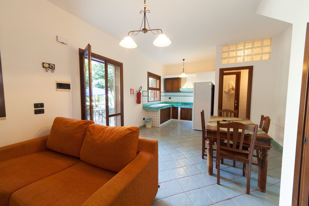 Two bedroom apartment with garden 6 pax - Living Room