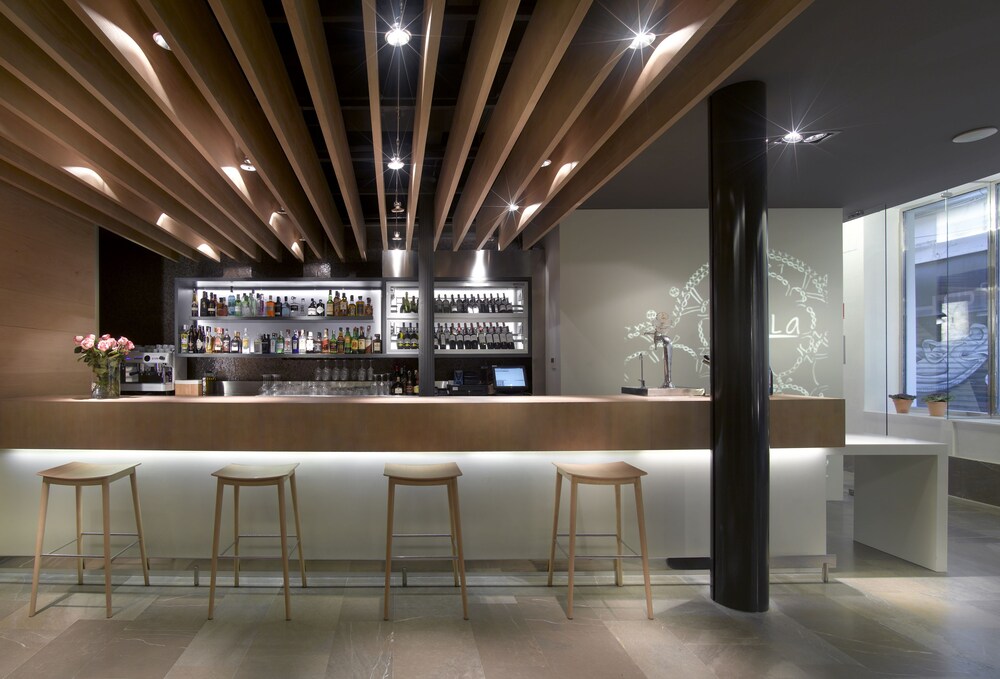 Hotel Bar
