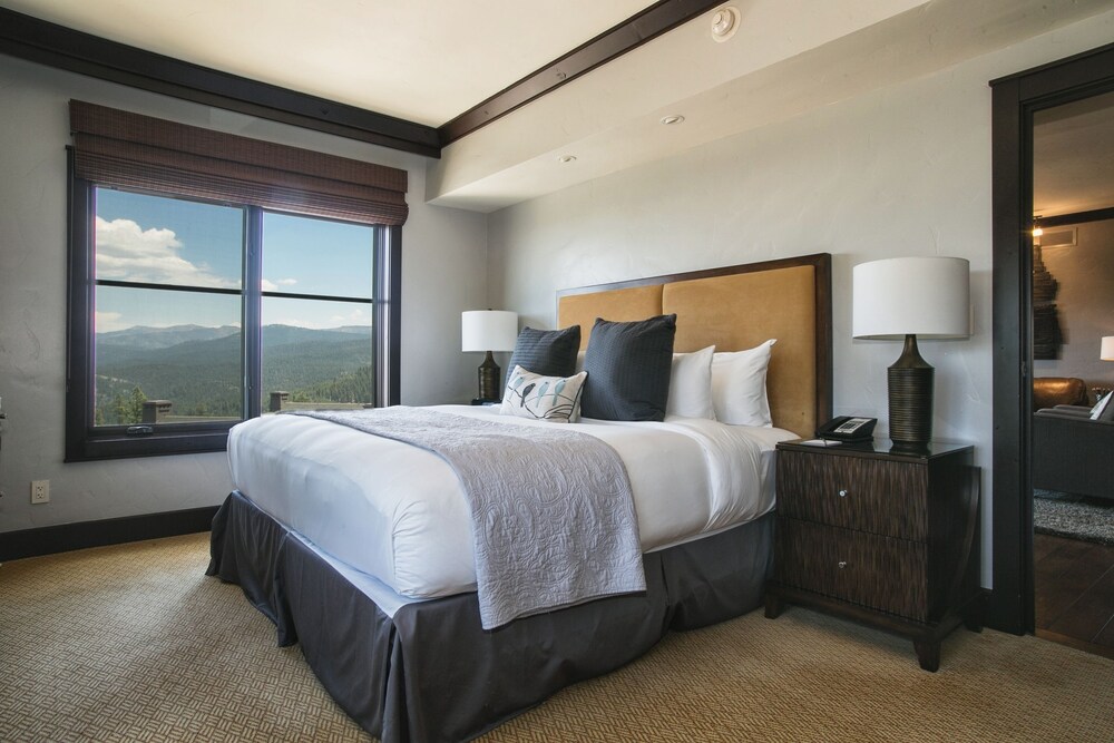 Luxury Suite, 3 Bedrooms, Valley View, Mountainside - Guestroom