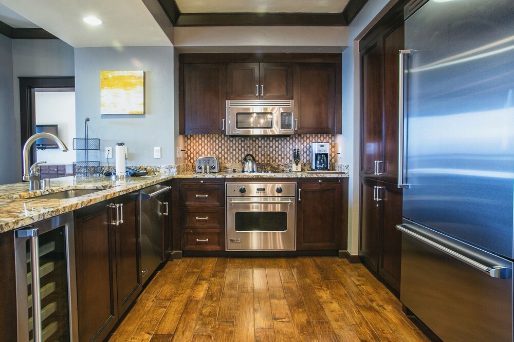 Luxury Suite, 3 Bedrooms, Valley View, Mountainside - In-Room Kitchen
